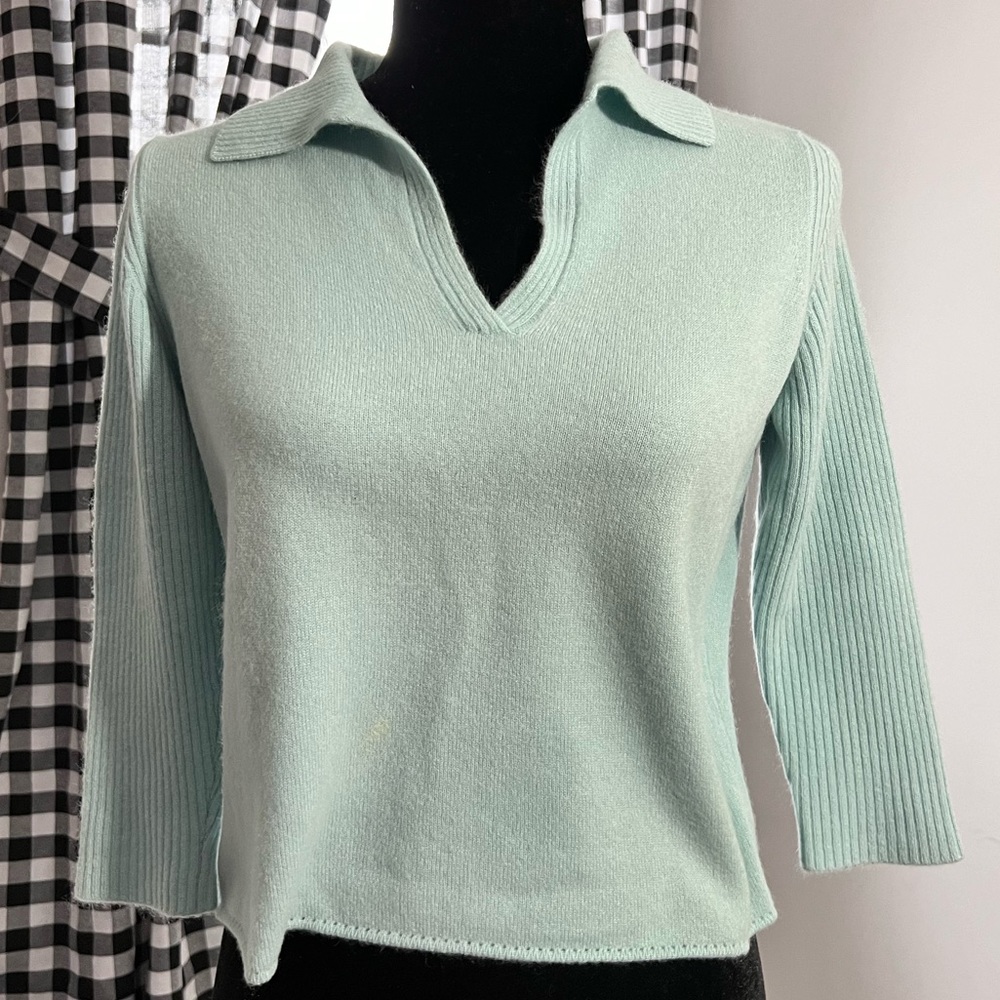 Loro Piana v-neck cashmere sweater size 44.